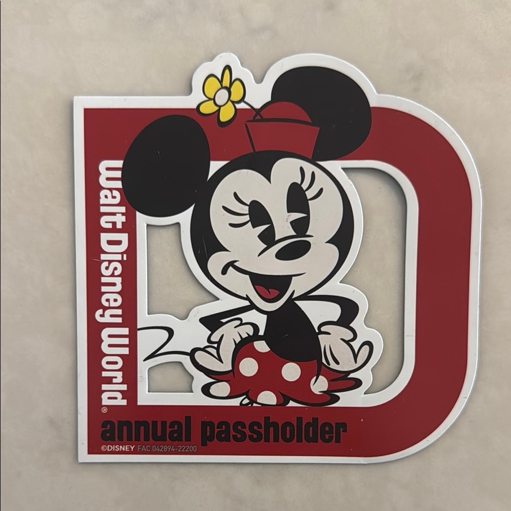 Minnie annual Passholder magnet